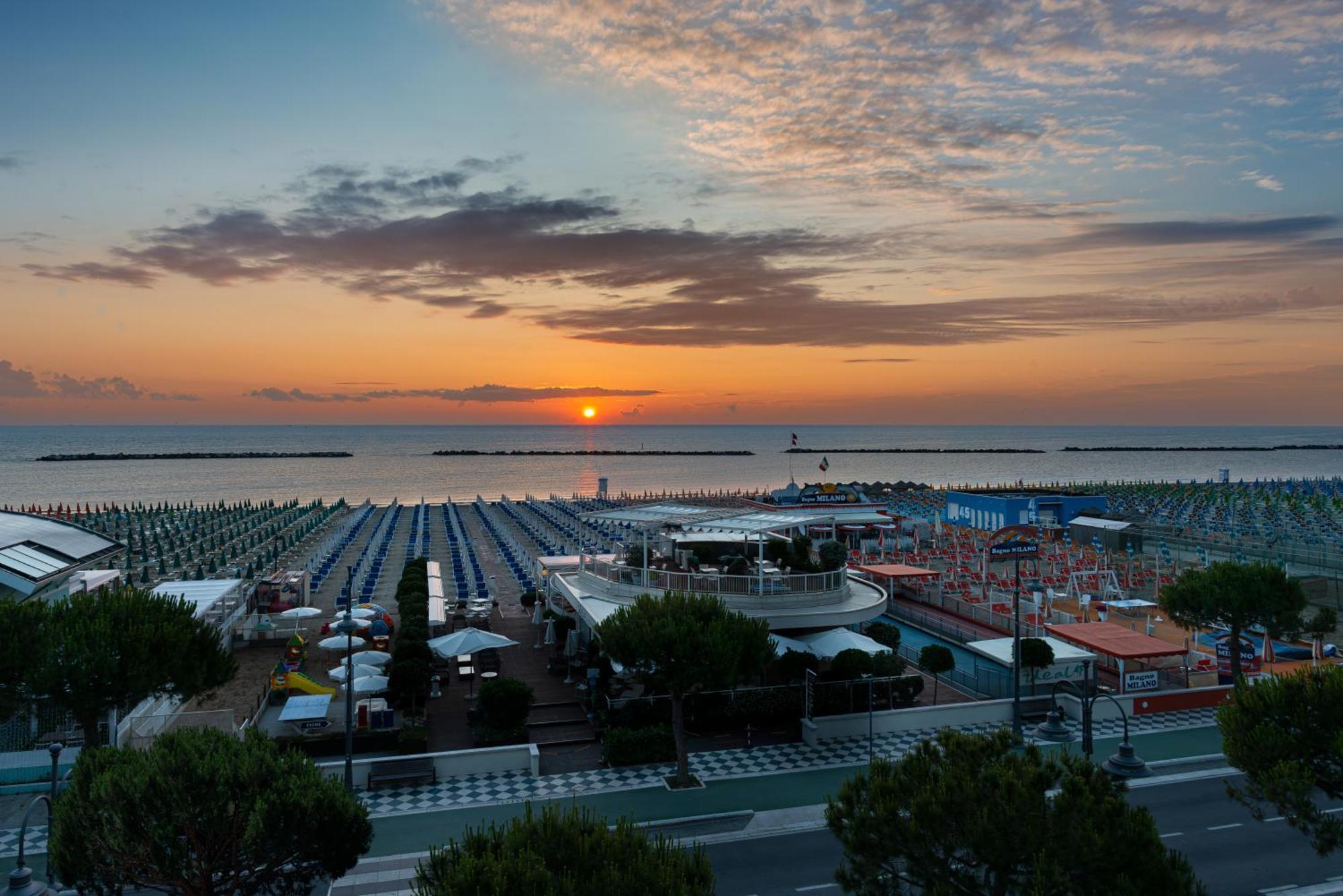 Hotel De La Ville Cesenatico Esterno foto