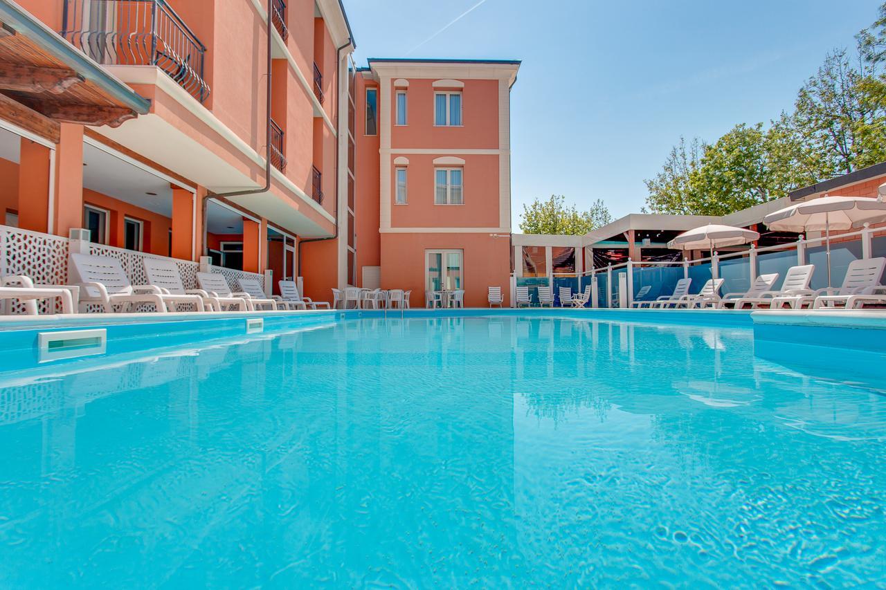 Hotel De La Ville Cesenatico Esterno foto