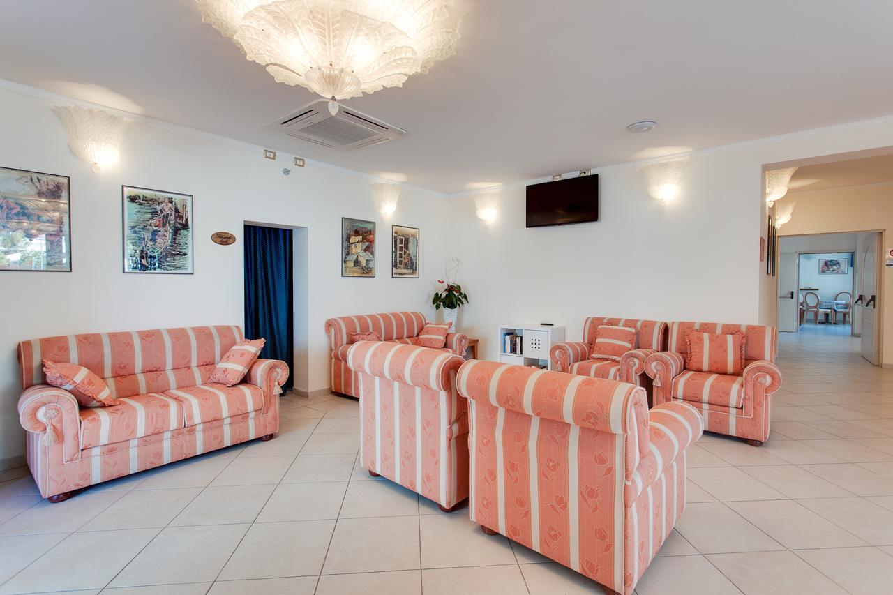 Hotel De La Ville Cesenatico Esterno foto