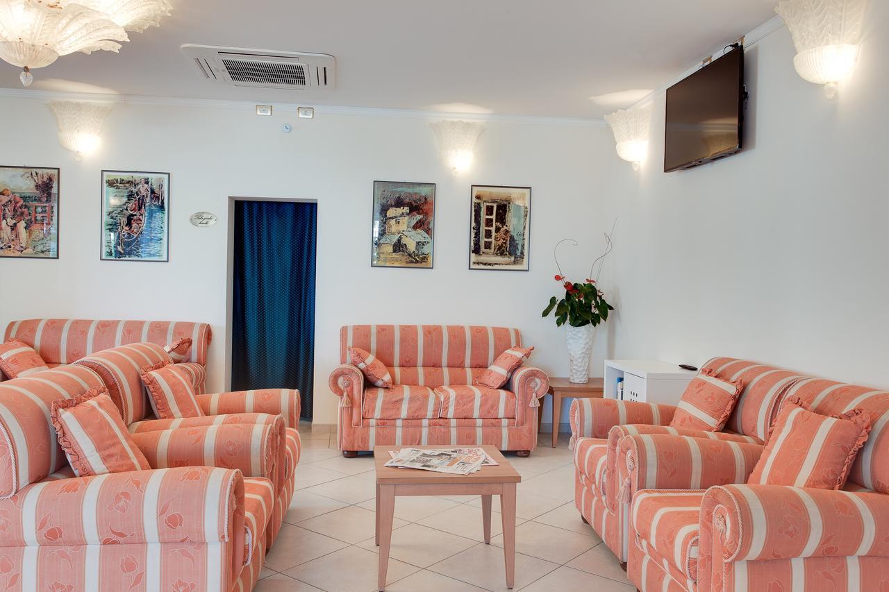 Hotel De La Ville Cesenatico Esterno foto
