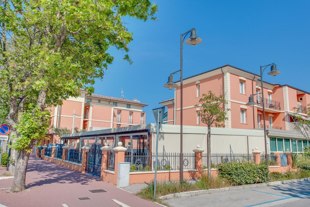 Hotel De La Ville Cesenatico Esterno foto