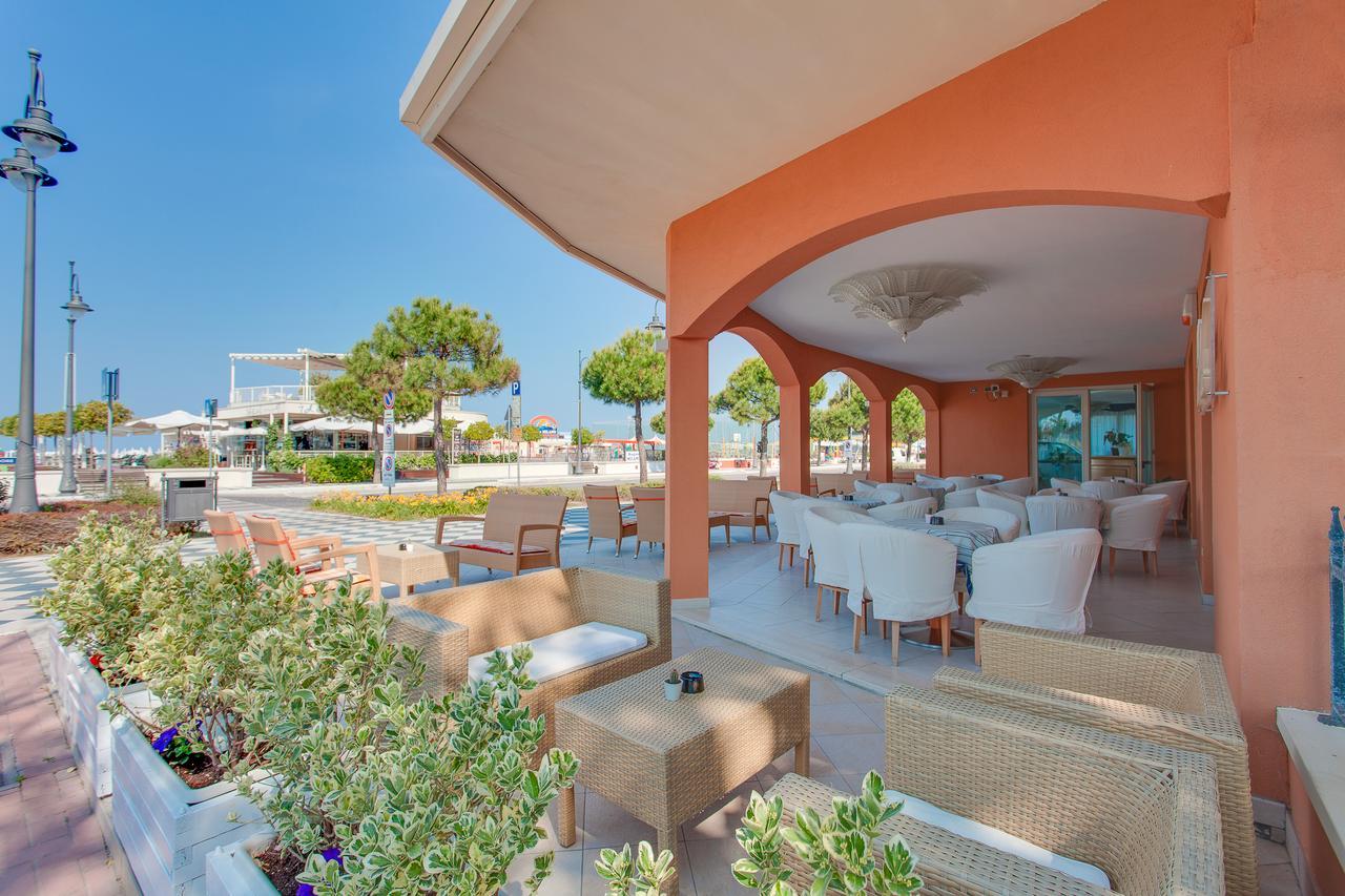 Hotel De La Ville Cesenatico Esterno foto