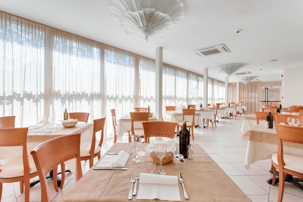 Hotel De La Ville Cesenatico Esterno foto