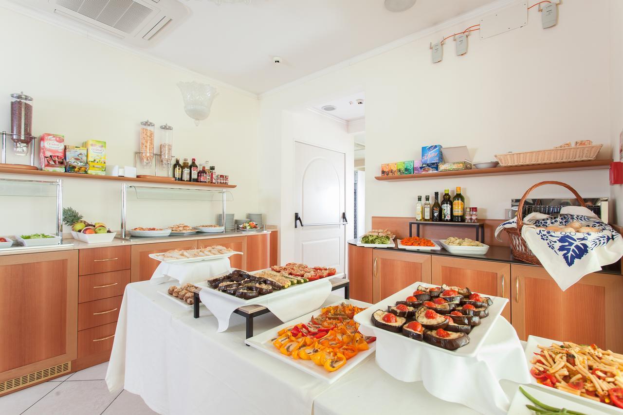 Hotel De La Ville Cesenatico Esterno foto