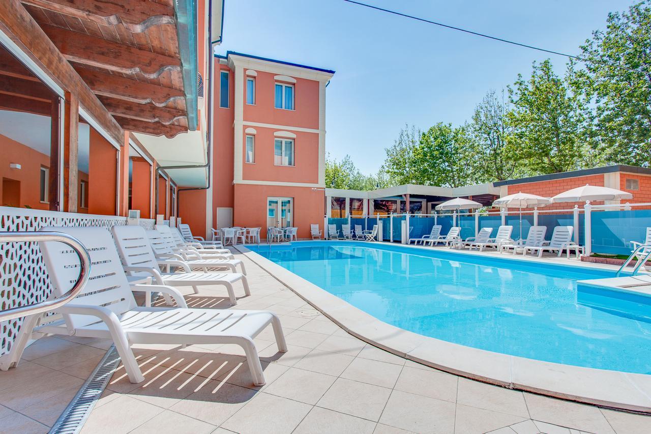 Hotel De La Ville Cesenatico Esterno foto