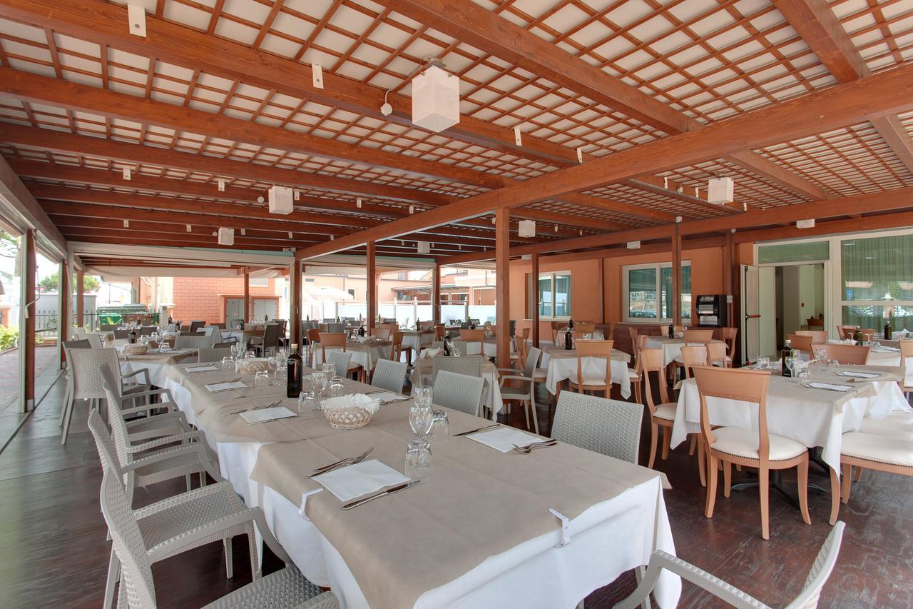 Hotel De La Ville Cesenatico Esterno foto