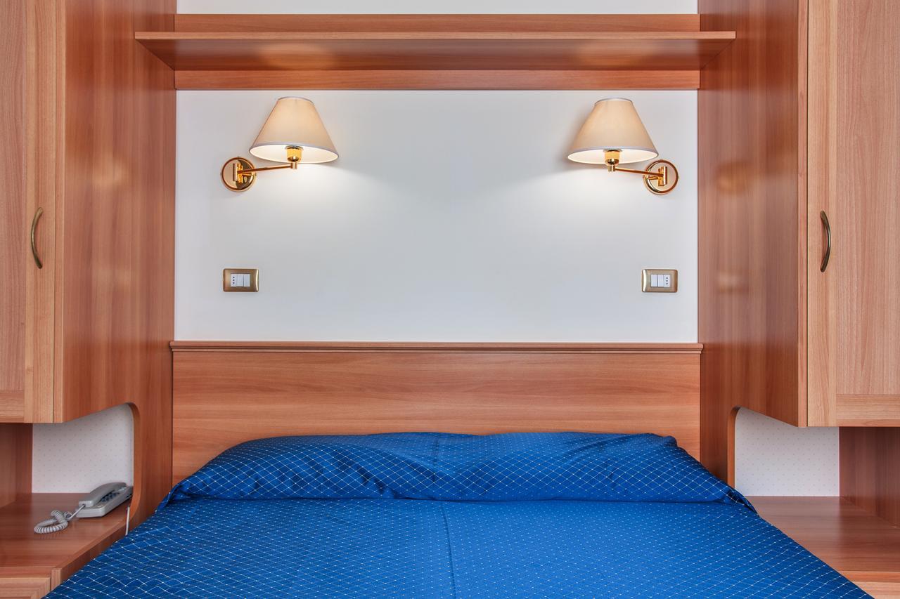 Hotel De La Ville Cesenatico Esterno foto