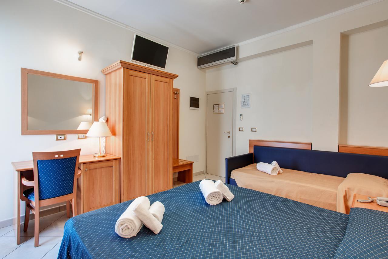 Hotel De La Ville Cesenatico Esterno foto