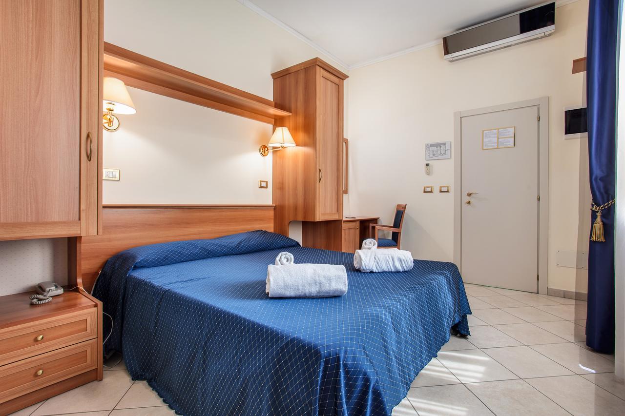 Hotel De La Ville Cesenatico Esterno foto