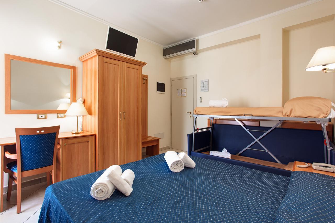 Hotel De La Ville Cesenatico Esterno foto