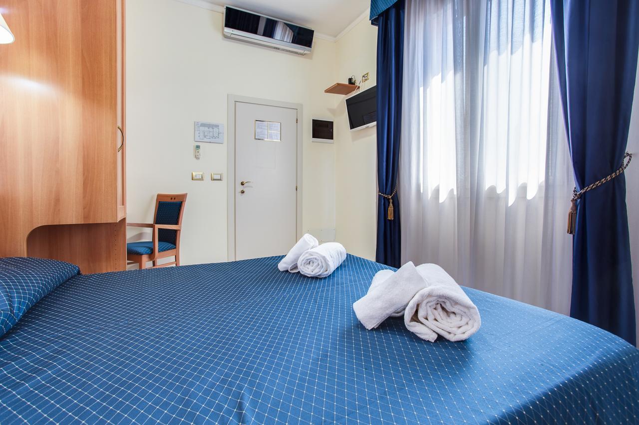 Hotel De La Ville Cesenatico Esterno foto