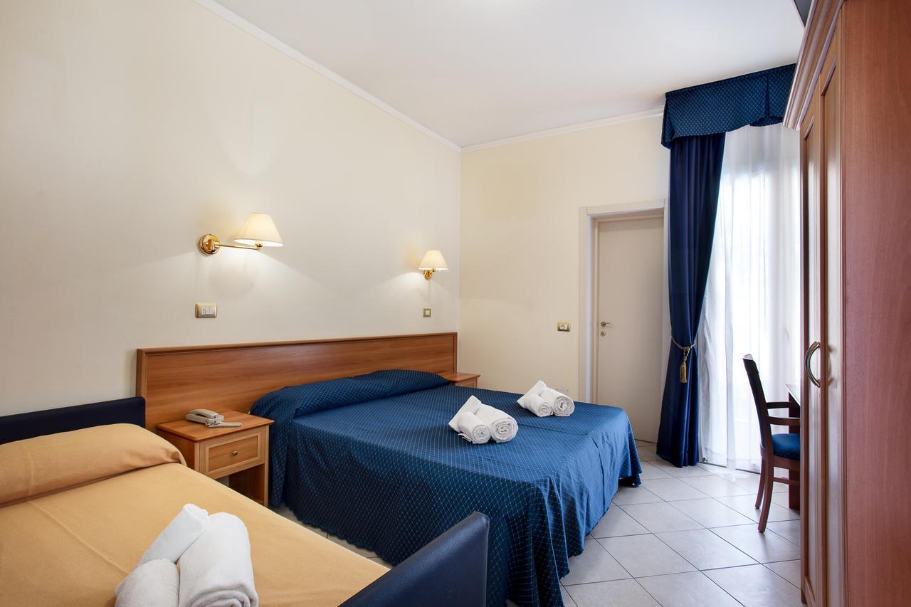 Hotel De La Ville Cesenatico Esterno foto