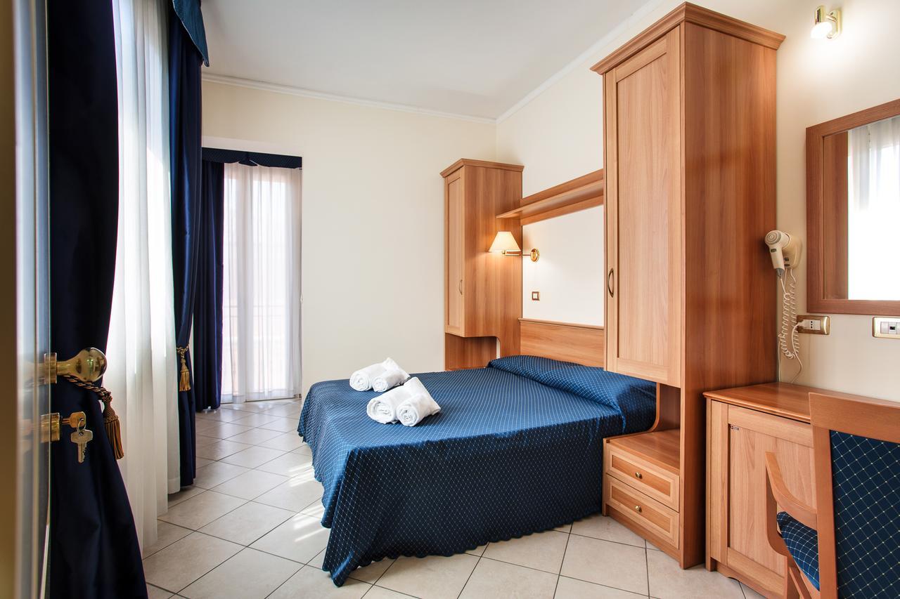 Hotel De La Ville Cesenatico Esterno foto